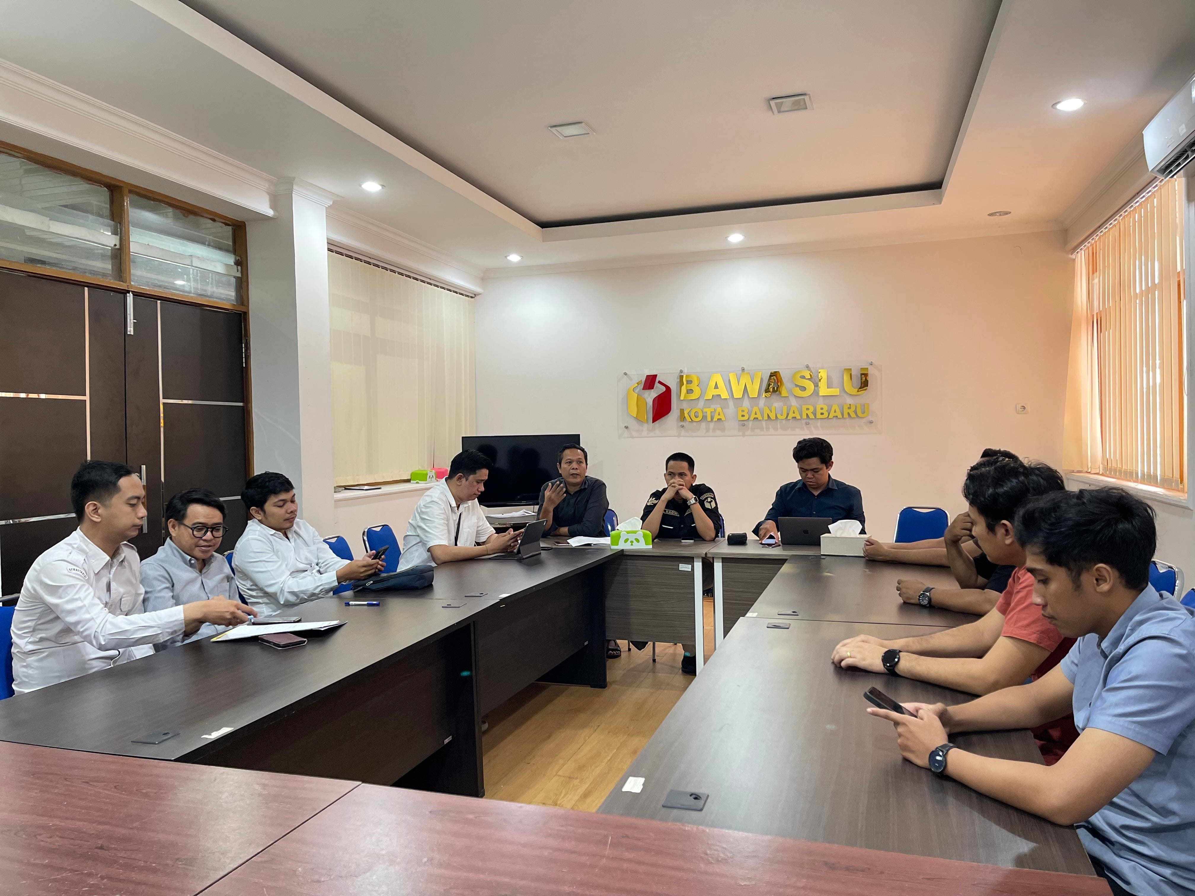 Bawaslu Kota Banjarbaru Rapat Koordinasi Bersama Gakkumdu