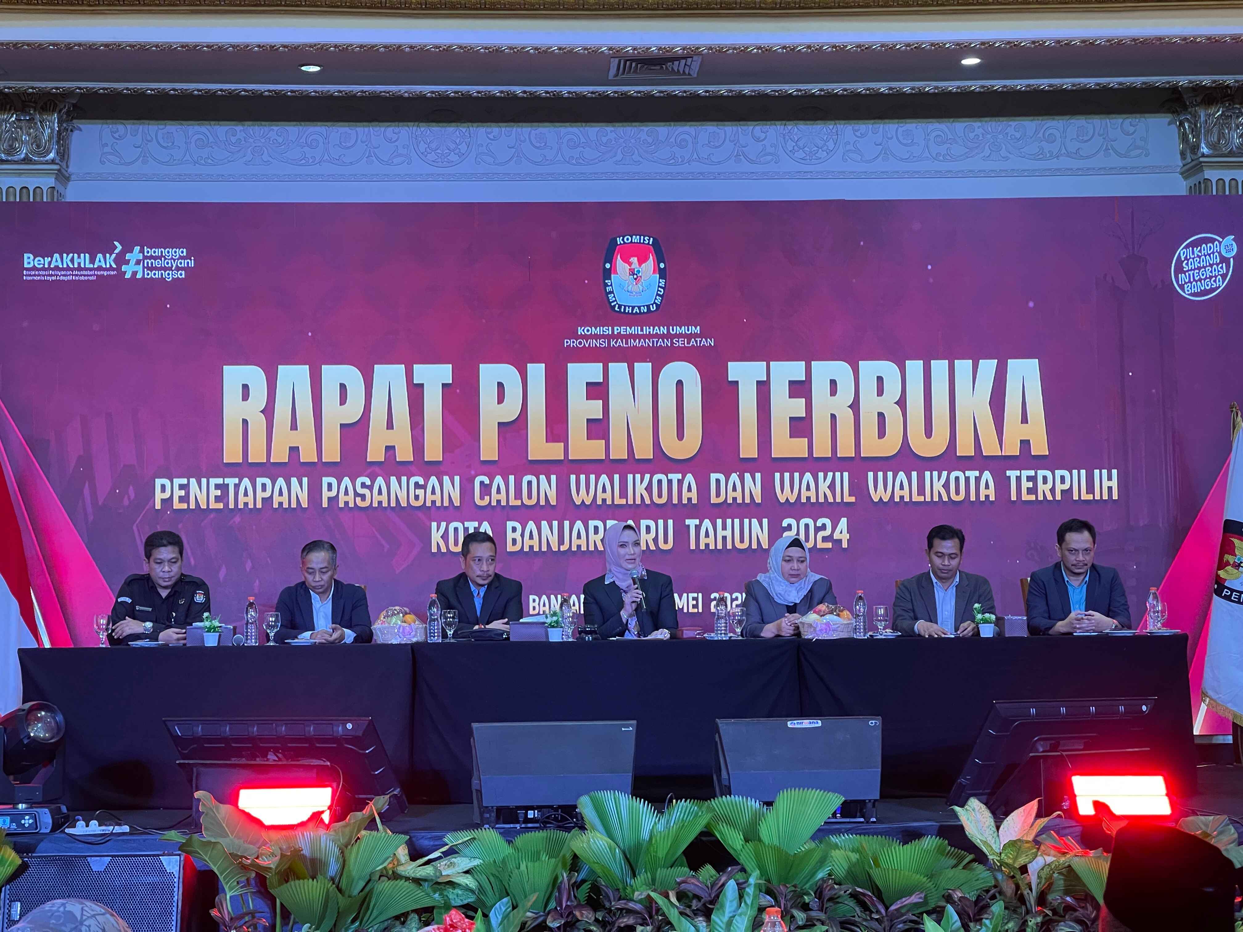 Rapat Pleno Terbuka Penetapan Paslon Wali Kota dan Wakil Wali Kota Banjarbaru