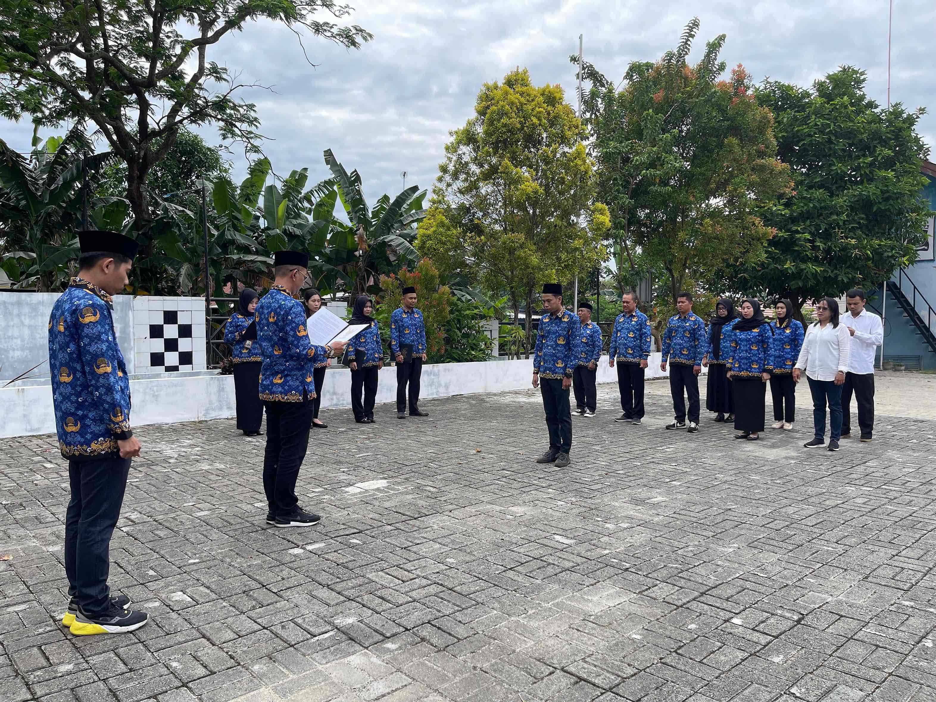 Jajaran Bawaslu Kota Banjarbaru melaksanakan Upacara Peringatan Hari Pahlawan