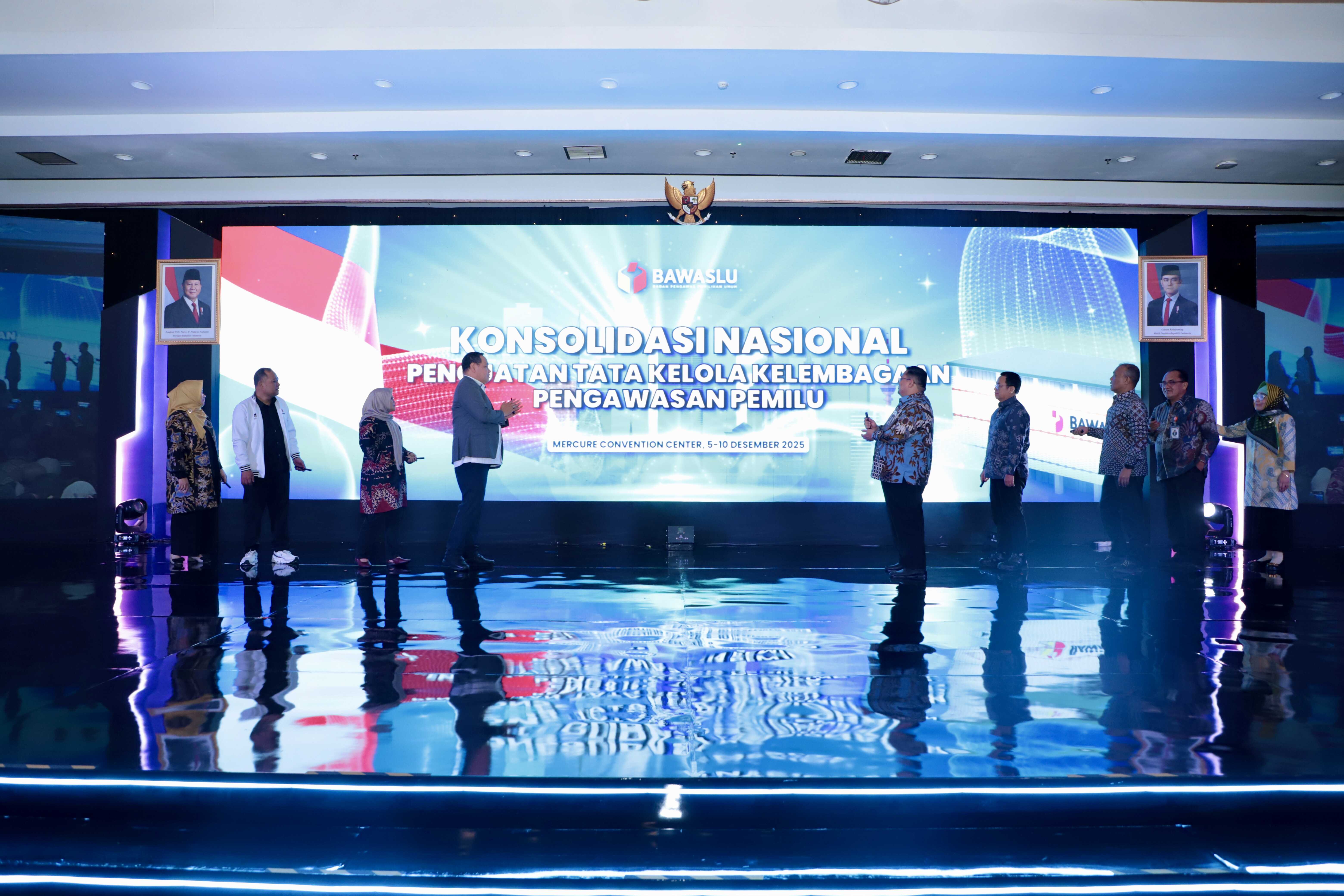 Kegiatan Kosolidasi Nasional Penguatan Tata Kelola Kelembagaan Pengawas Pemilu yang dihadiri oleh Bawaslu Kota Banjarbaru