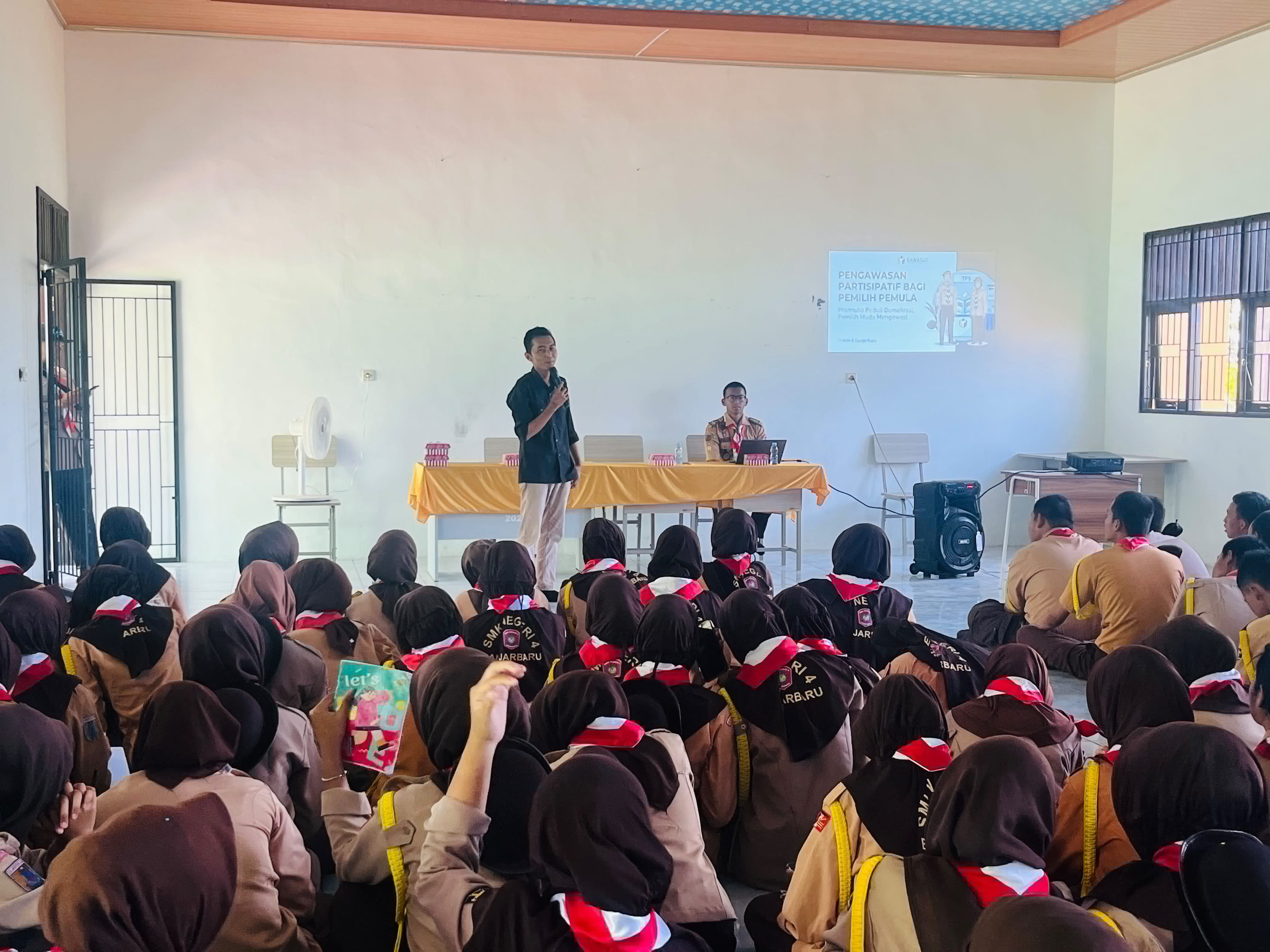 Bawaslu Kota Banjarbaru pada kegiatan Perkemahan Sabtu Minggu SMKN 4 Banjarbaru