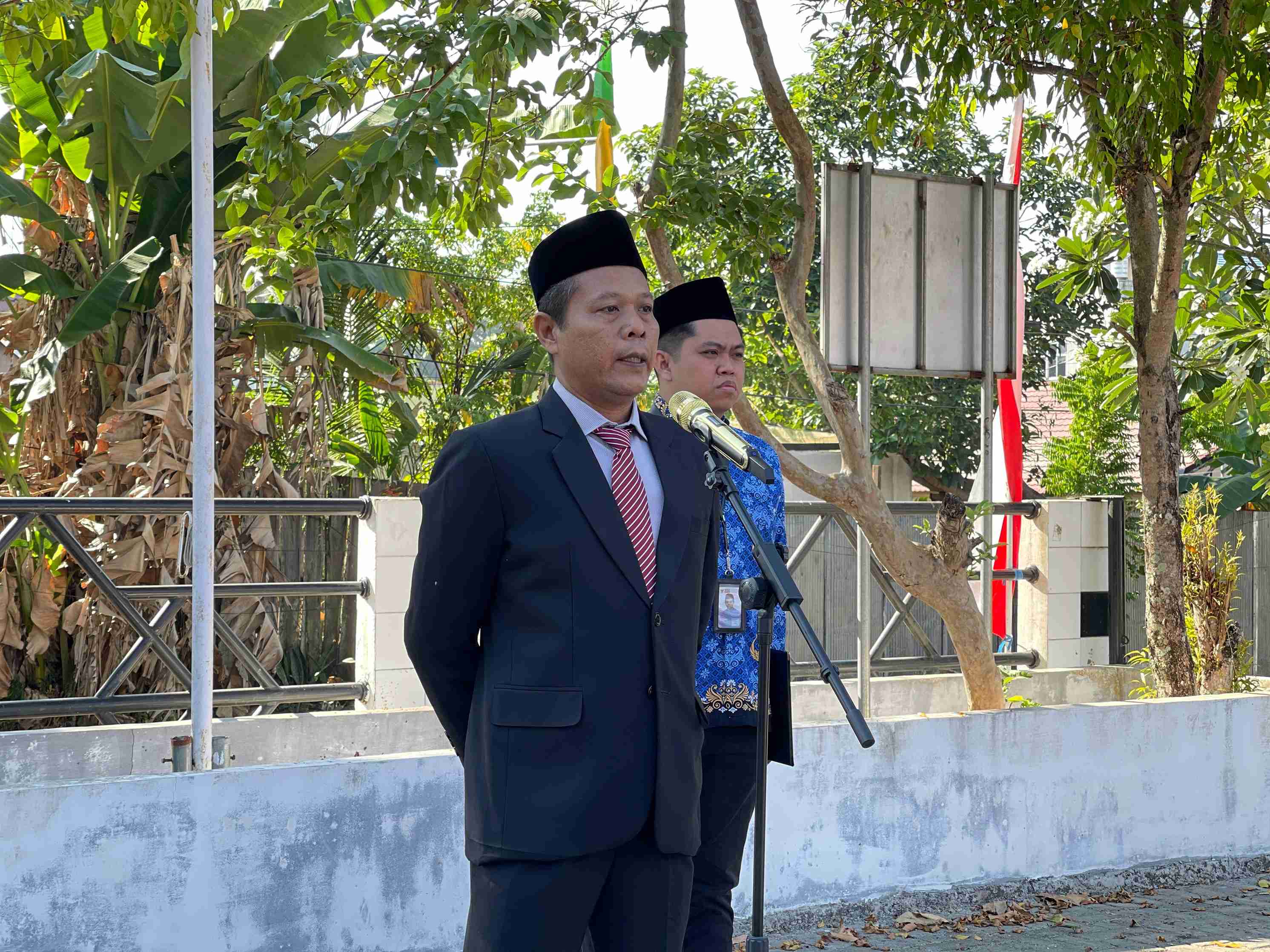 Bawaslu Kota Banjarbaru Melaksanakan Apel Peringatan Hari Kemerdekaan Republik Indonesia ke-81