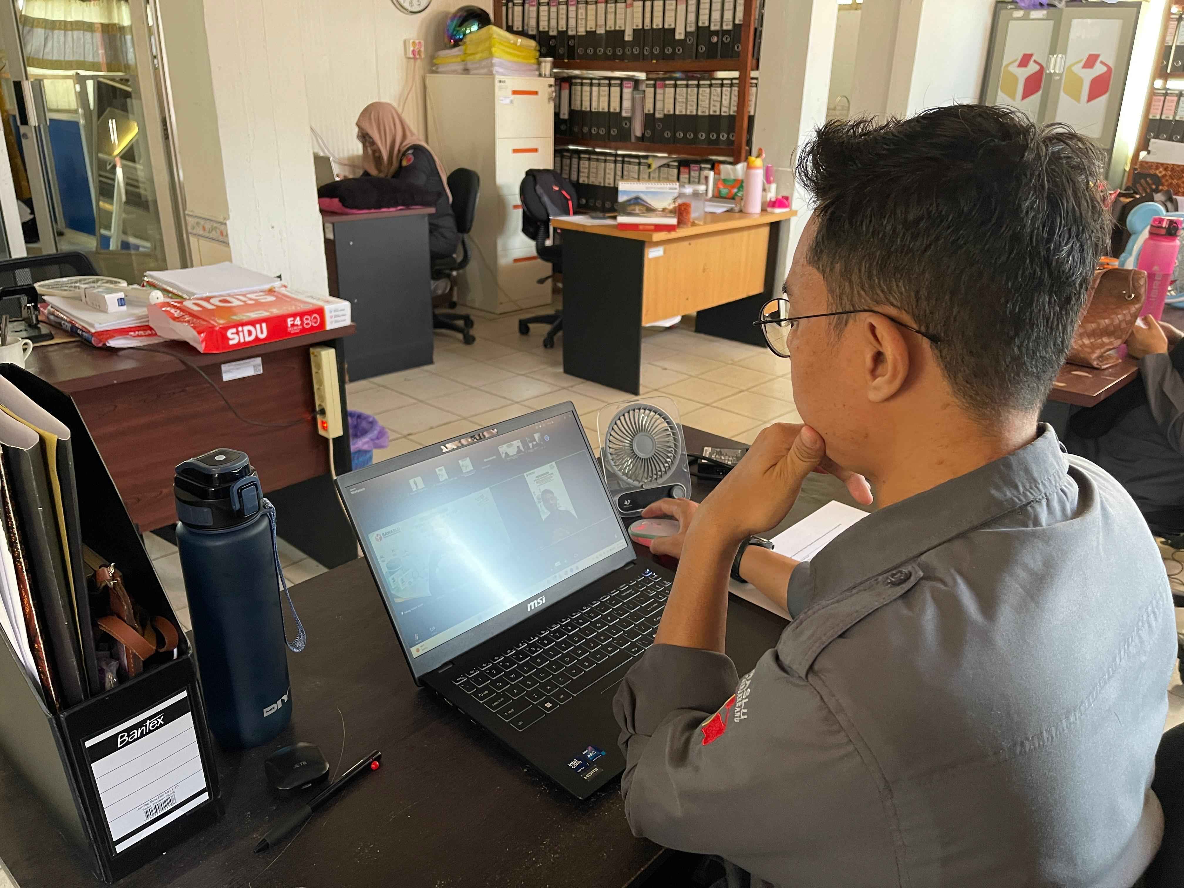 Bawaslu Kota Banjarbaru Ikuti Konsolidasi Pengawasan PDPB Triwulan III Secara Daring