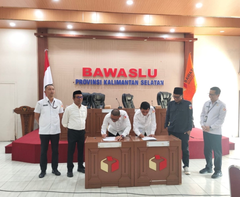 Bawaslu Kota Banjarbaru Tanda Tangani Dokumen IKU Pengawas Pemilu Tahun 2026