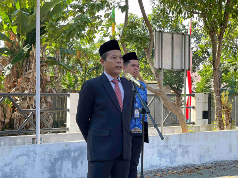 Bawaslu Kota Banjarbaru Melaksanakan Apel Peringatan Hari Kemerdekaan Republik Indonesia ke-81