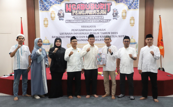 Bawaslu Kota Banjarbaru Serahkan Laporan Layanan Informasi Publik