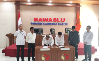 Bawaslu Kota Banjarbaru Tanda Tangani Dokumen IKU Pengawas Pemilu Tahun 2026